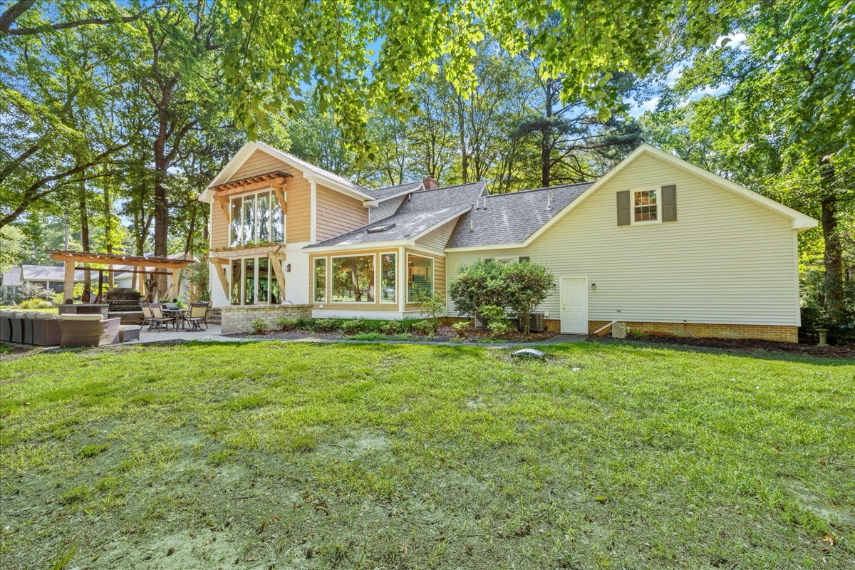 Aerial view of property on golf course